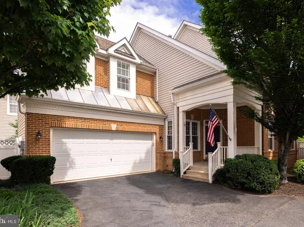 7021 Regional Inlet Dr, Fort Belvoir, VA 22060