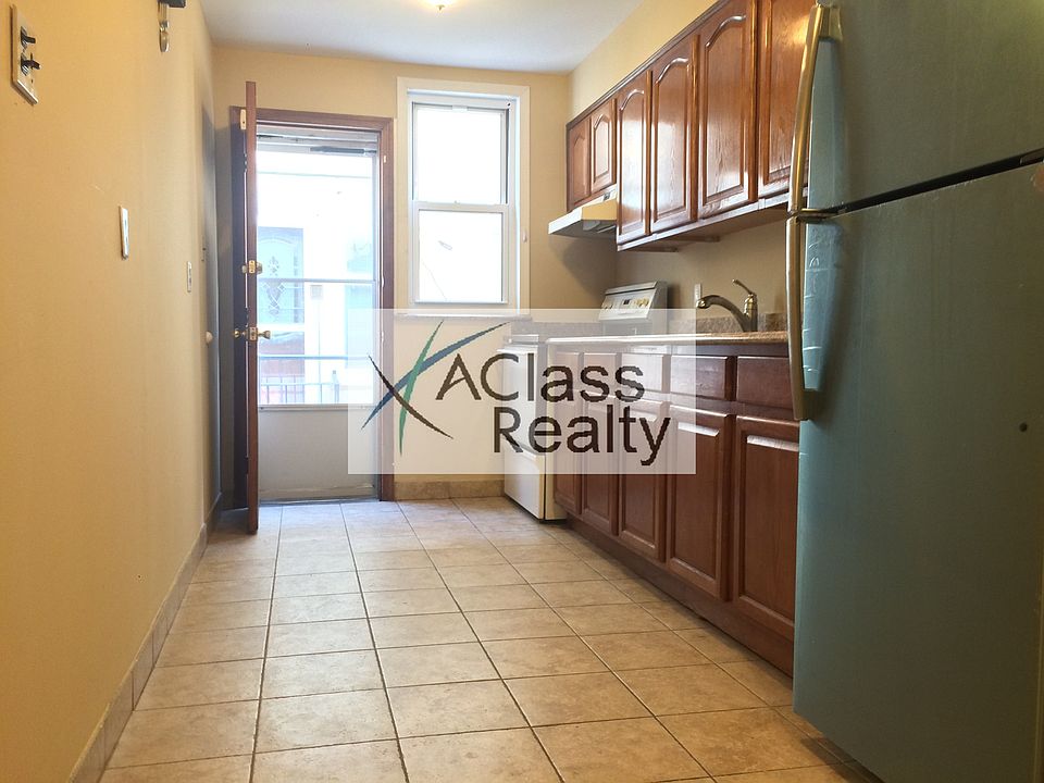 1st image of 2462 Crescent St