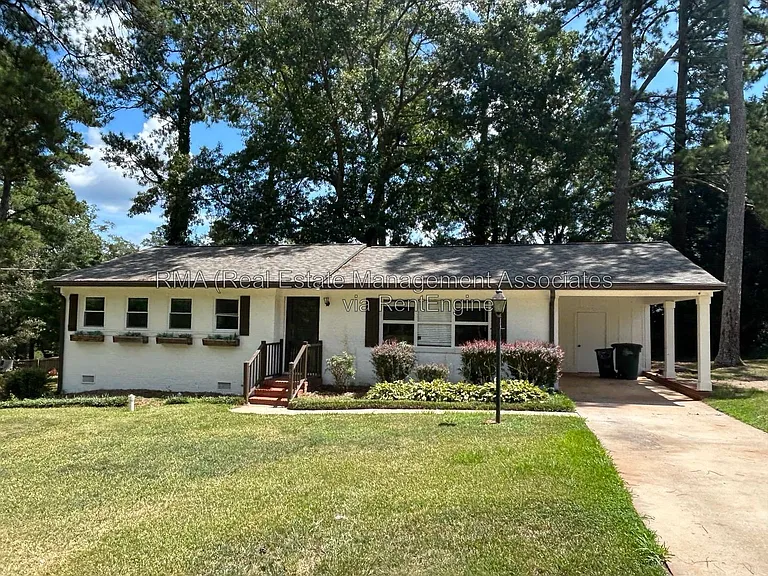 216 Hillandale Dr — Photo 1