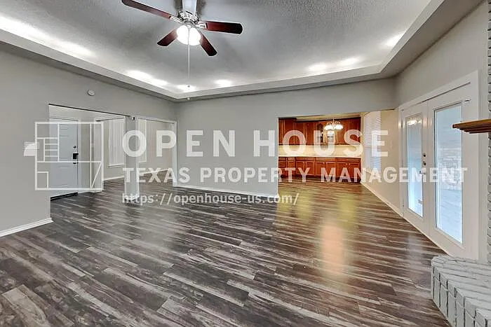 10101 Stoneleigh Dr — Photo 3