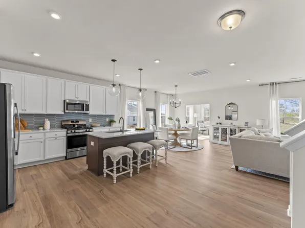 35 Oak Meadow Ln, Angier, NC 27501