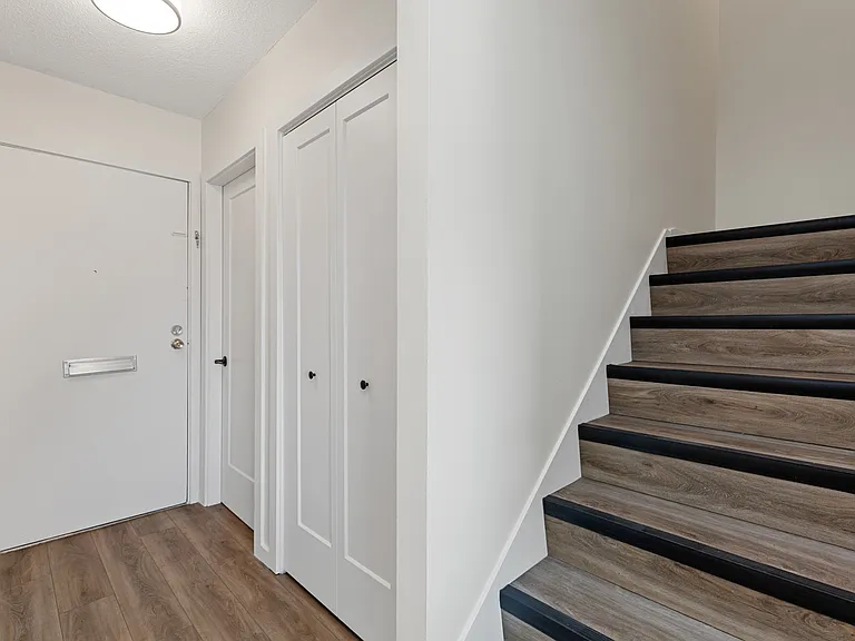 380 Pemberton Ter — Photo 14