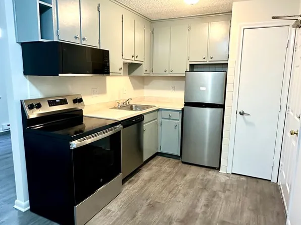 14 Short St APT 1A, New Britain, CT 06051