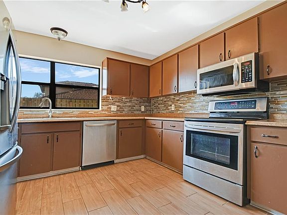 5th image of 505 Hunter Cir