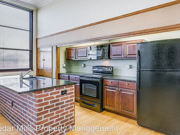 3rd image of 1220 E Kellogg St #102