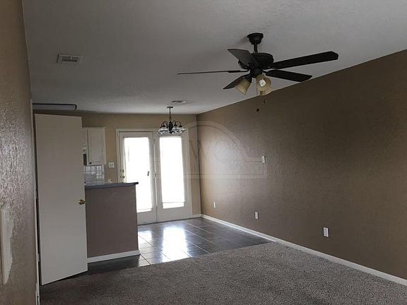 3rd image of 1607 Dugger Cir APT D