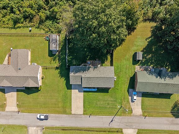 3rd image of 210 Chadwick Dr