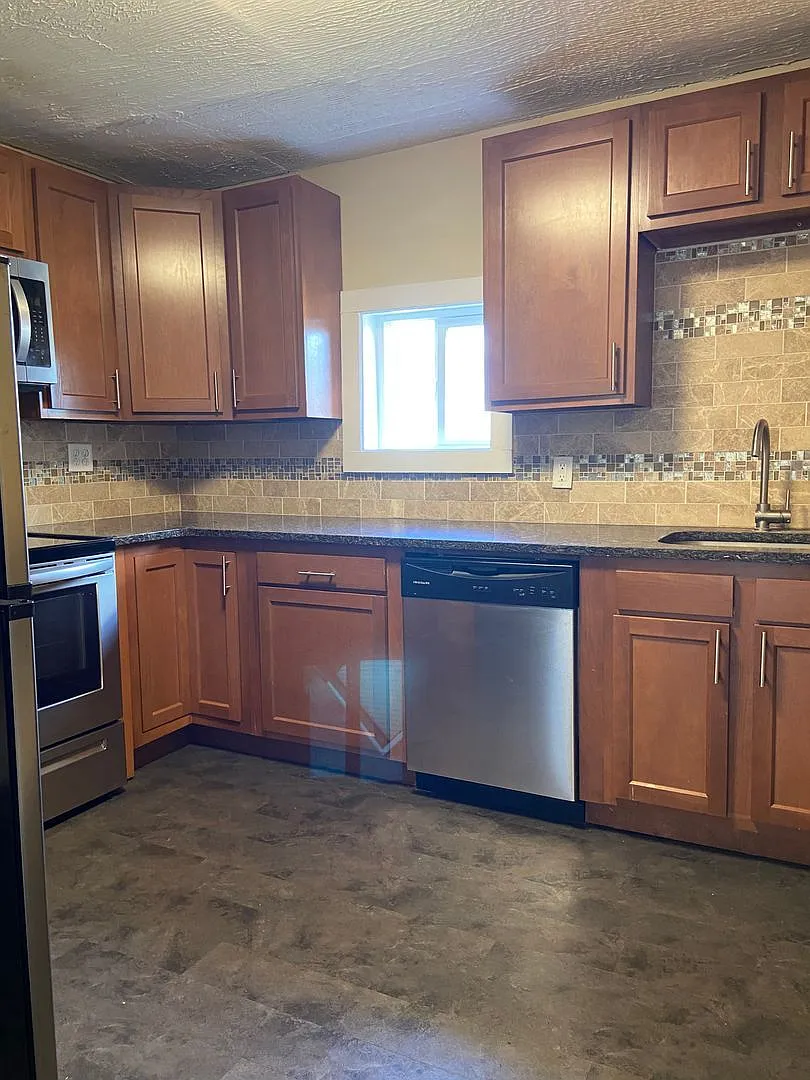 1 bed, 1.0 bath, $700 — Photo 3