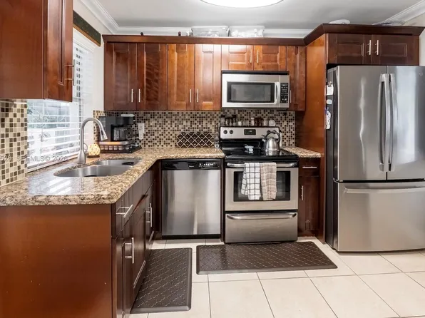 7002 NW 95th Ave, Tamarac, FL 33321