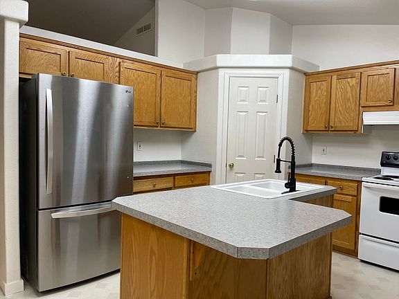 3rd image of 9532 NE Myren Ln