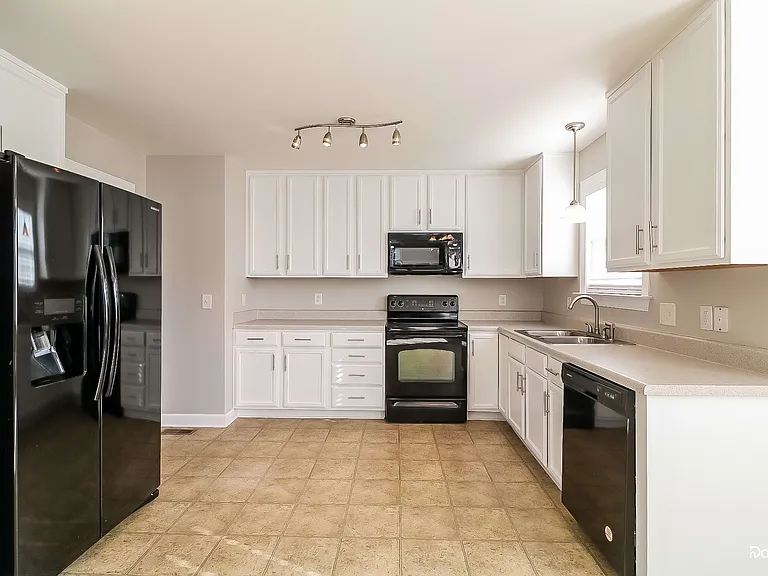 11 Glen Ridge Ct — Photo 3