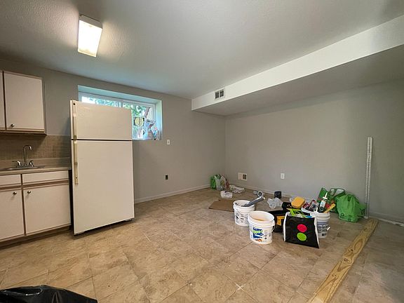 4th image of 161 Blackford Ave #0