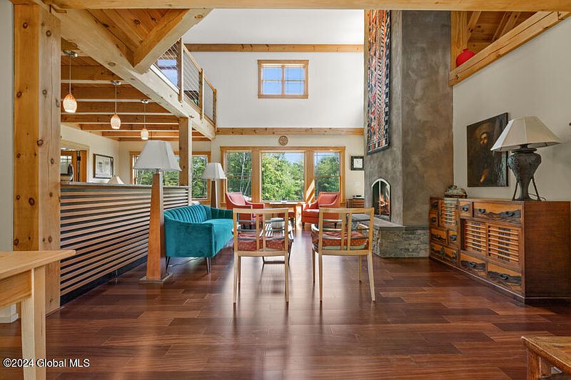 4th image of 616 Bozenkill Road