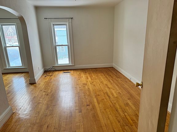 5th image of 219 Brady Sault Ste Marie Cir