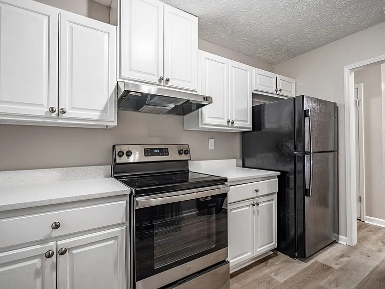 Candler Woods Dr — Photo 4