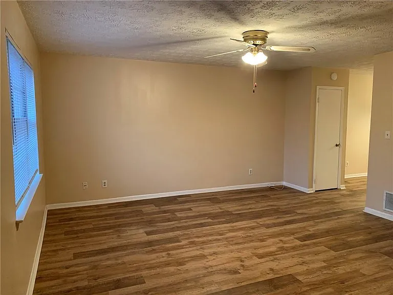 1235 Riverside Dr #H1 — Photo 9