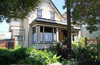 1st image of 216 Laurel St