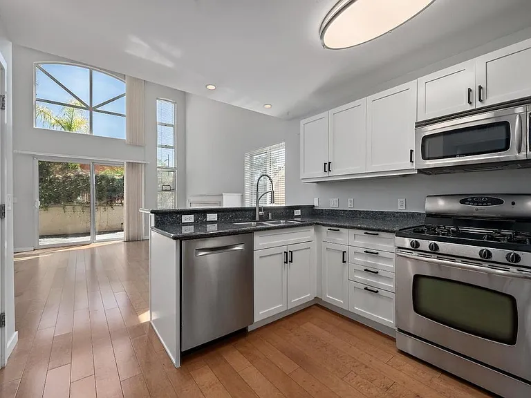 350 N 2nd St #116 — Photo 10