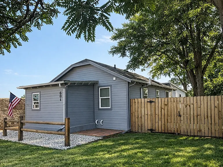 601 Meade St — Photo 1