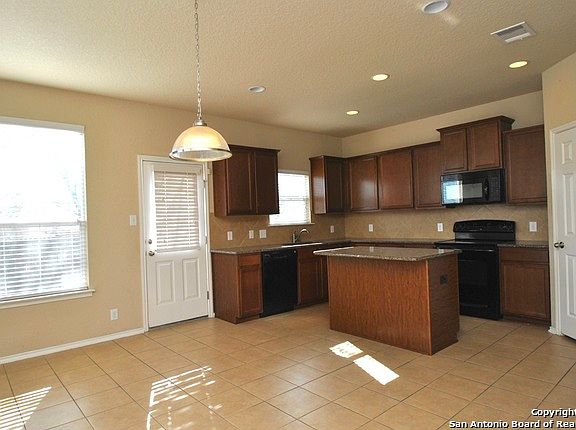 3rd image of 10810 Mustang Oak Dr