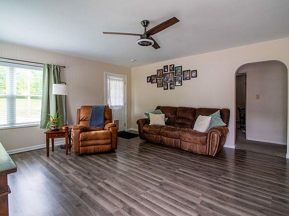 4th image of 445 Sedgwick Pl