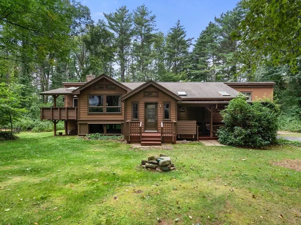 11 Old Village Rd, Sturbridge, MA 01566
