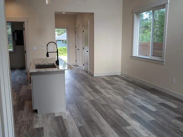 563 Sunset Ave NE — Photo 3