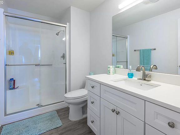 2nd image of 607 SE 121st Ave