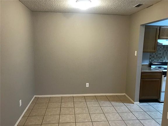 4th image of 1140 Orchard Park Cir