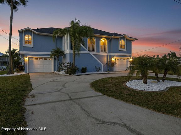 3rd image of 3511 Triggerfish Dr