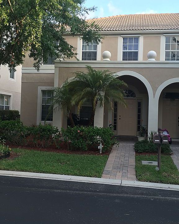 2nd image of 8064 Murano Cir