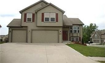 2nd image of 977 Holly Dr