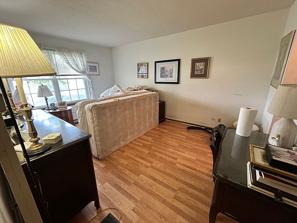 2nd image of 952 W Happfield Dr #2828