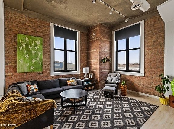 4th image of 2675 W Grand Ave APT 402