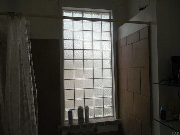 5th image of 851 N 11th Ave