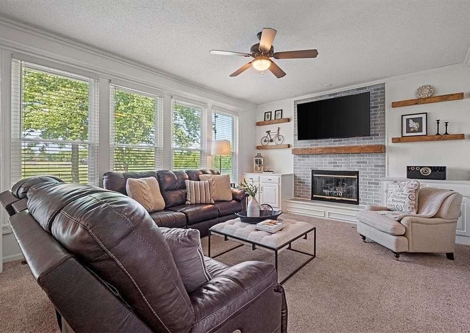 1st image of 204 Broadmoor Dr