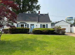 36 Hollyhock Rd, Levittown, NY 11756