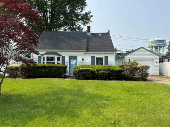 36 Hollyhock Road, Levittown, NY 11756