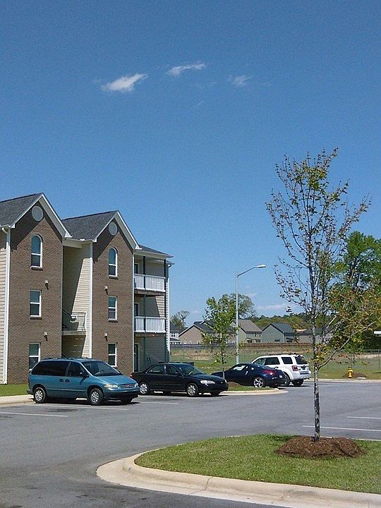 2nd image of 2106 Checker Dr