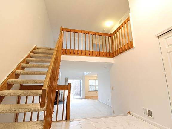 5th image of 30 Chicopee Dr #B