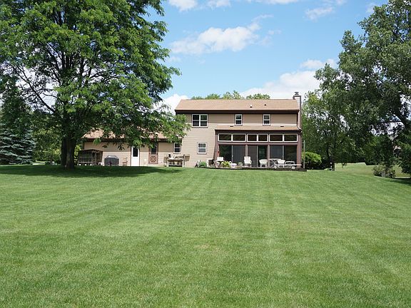 3rd image of S44W22293 Sunridge Dr