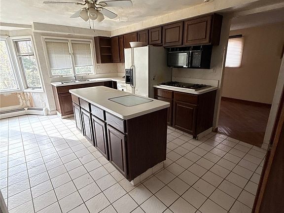 2nd image of 7090 Euclid Chardon Rd