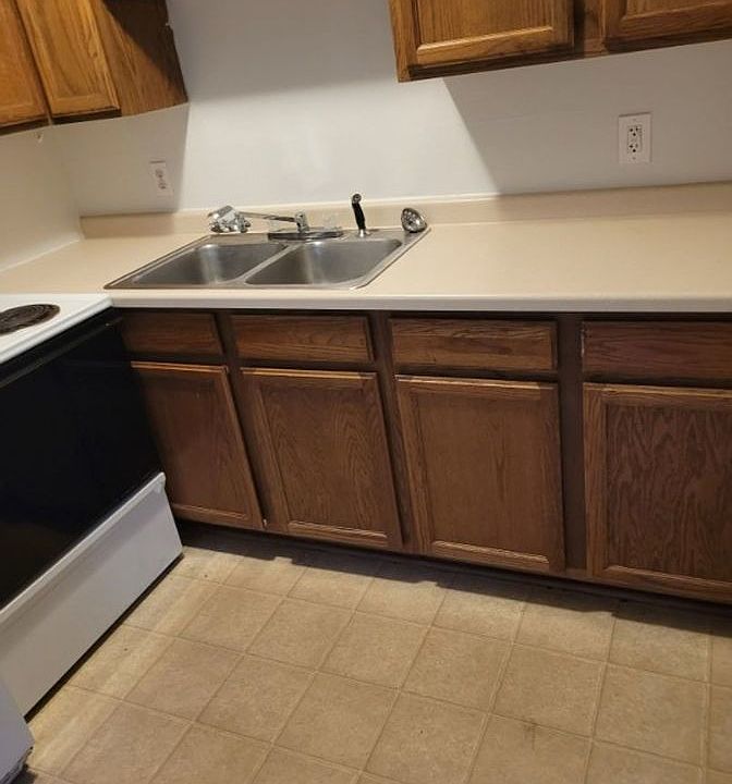 Experience Luxurious Living in the Heart of Kenwood, Baxter Spacious