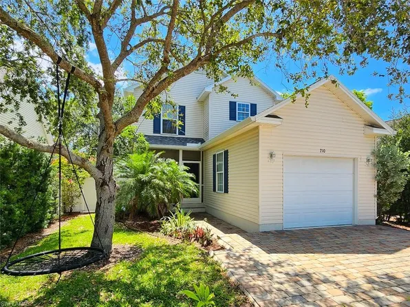 210 Leawood CIR, NAPLES, FL 34104