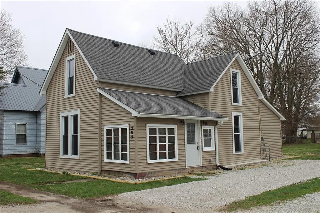 205 E Main St photo 1