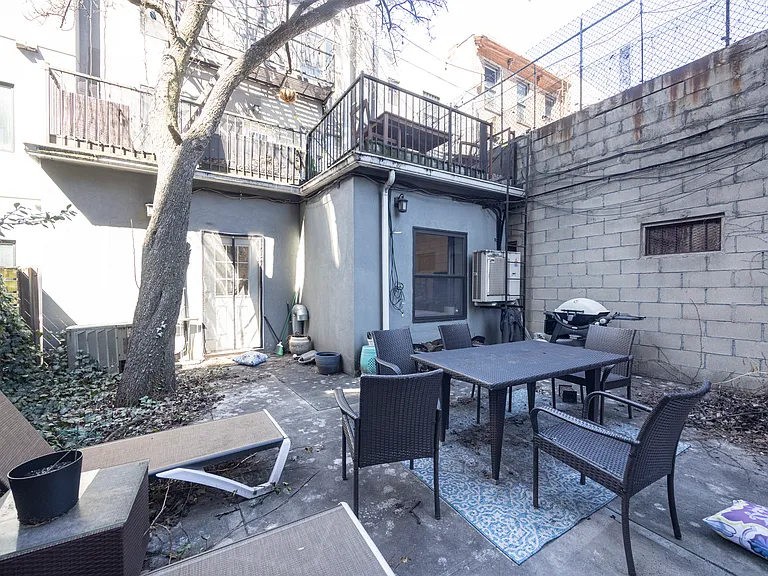 352 Hooper St #1R — Photo 1