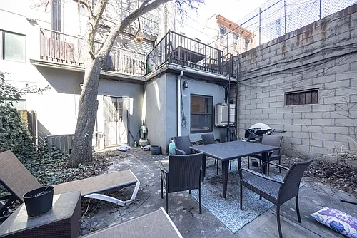 352 Hooper St Photo 1
