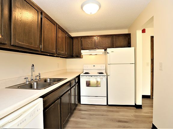 5th image of 3901 W 49th St APT 407