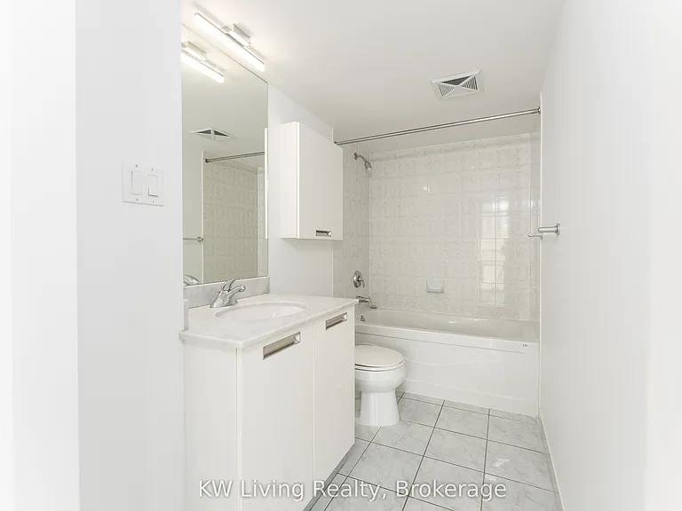 37 Grosvenor St #1603 — Photo 11