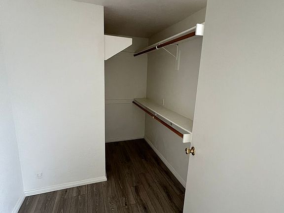 5th image of 421-423 La Jolla St